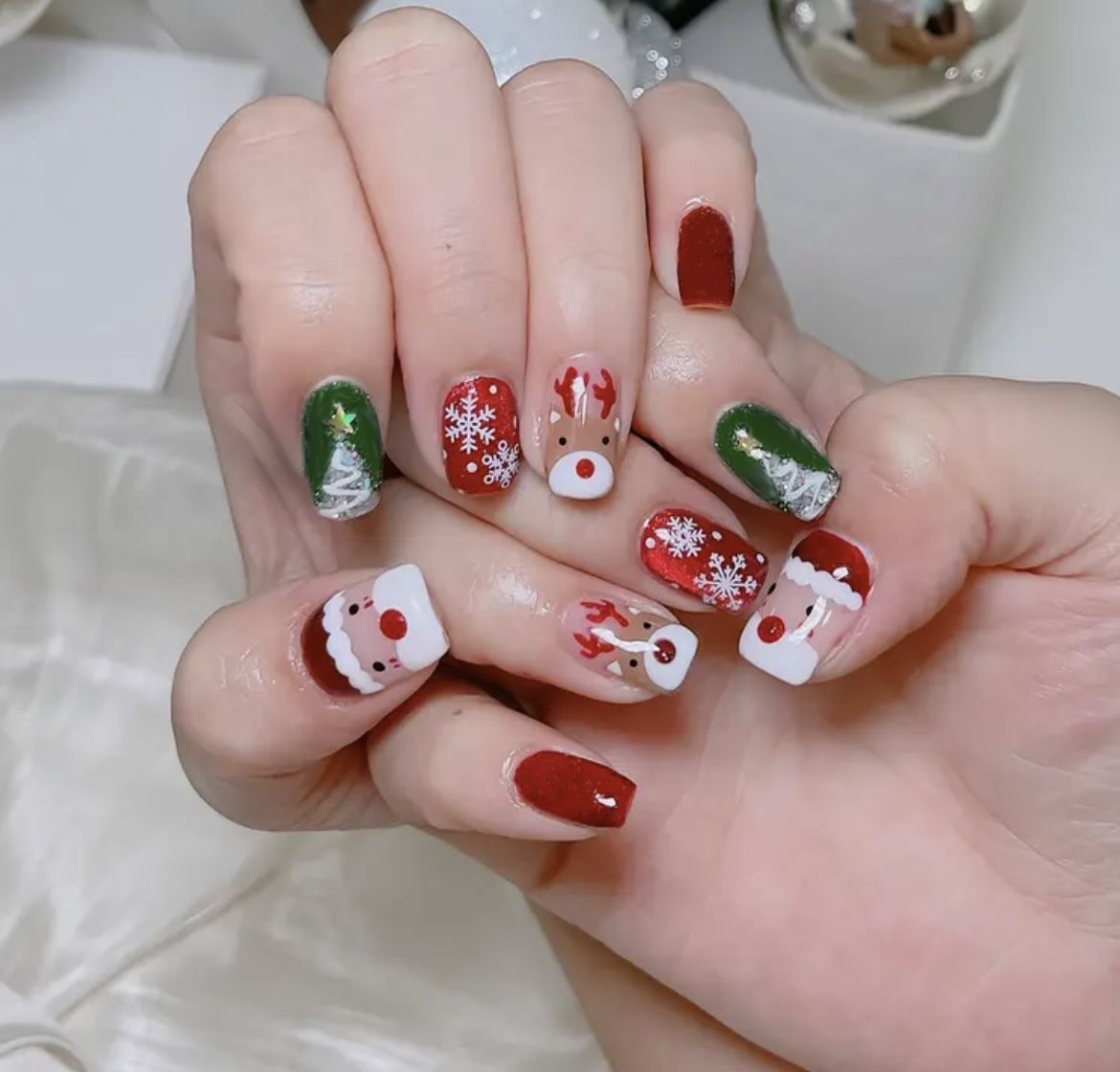 Unghie Finte Natalizie con Bab - Nail Art Press On recensione e prezzo